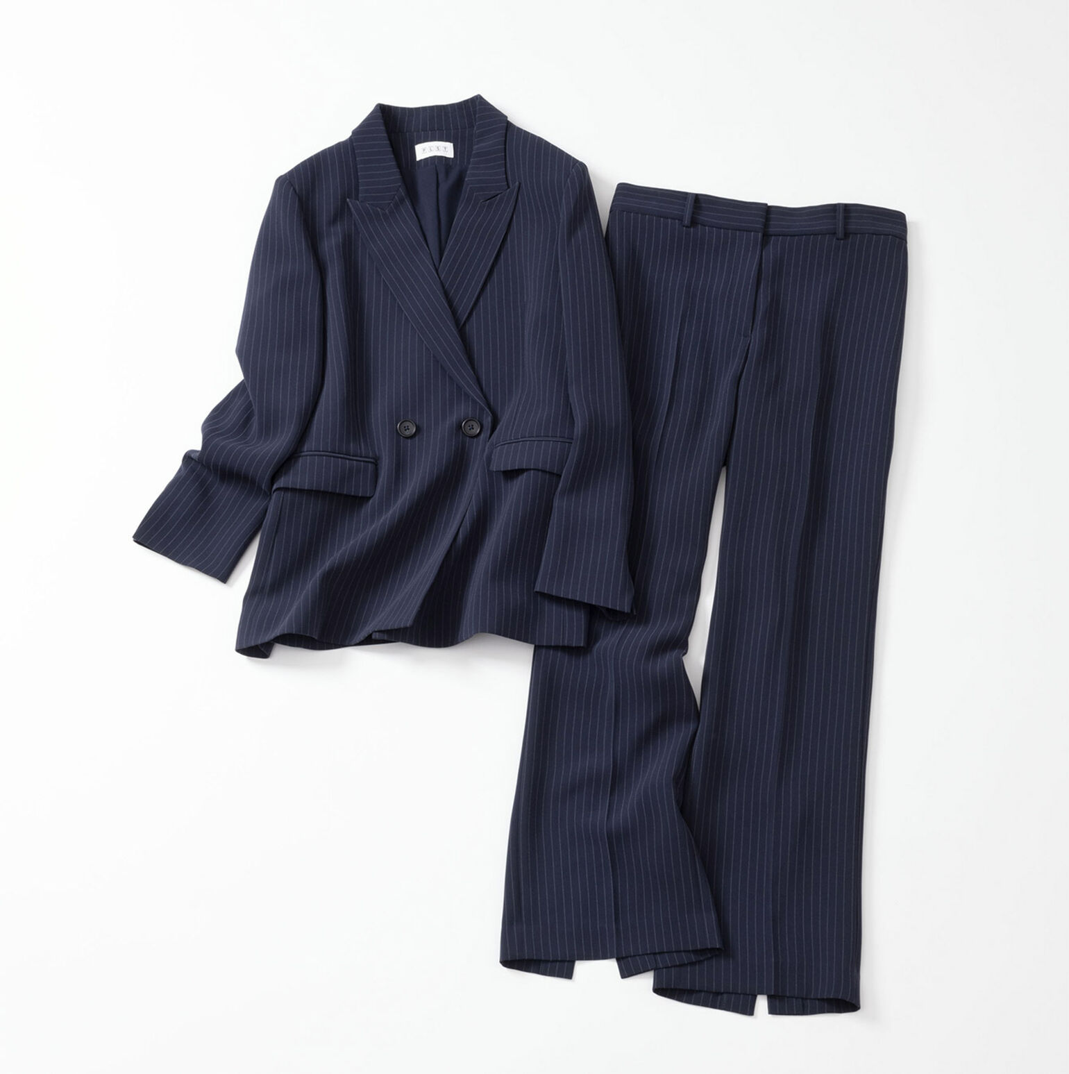 パンツスーツコーデ