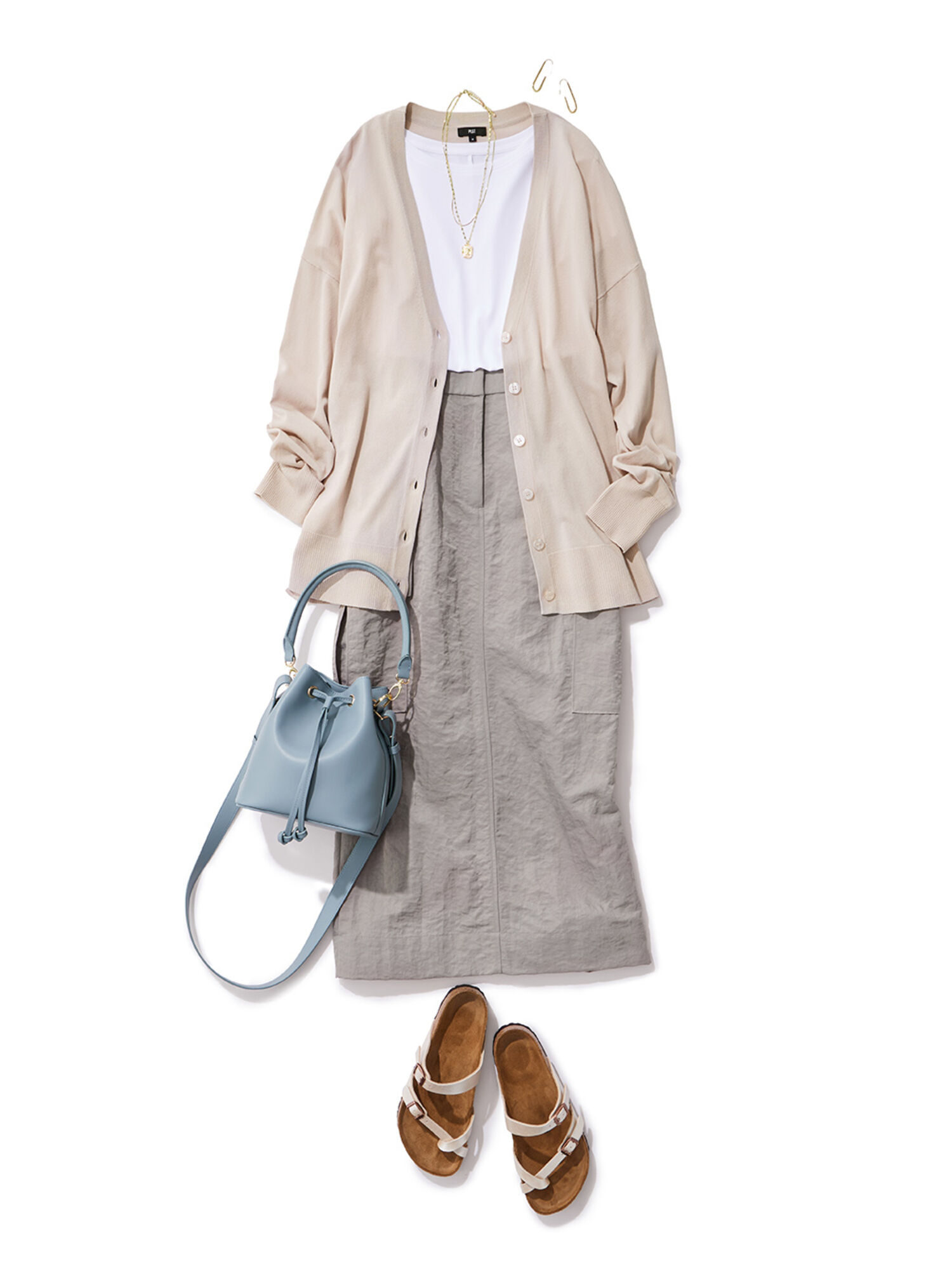 カーゴのタイトスカートにカーディガンを合わせたコーデ