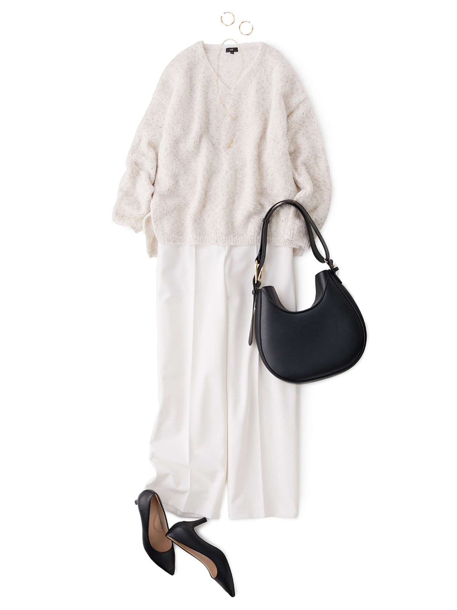 ニットにパンツを合わせたオールホワイトコーデ
