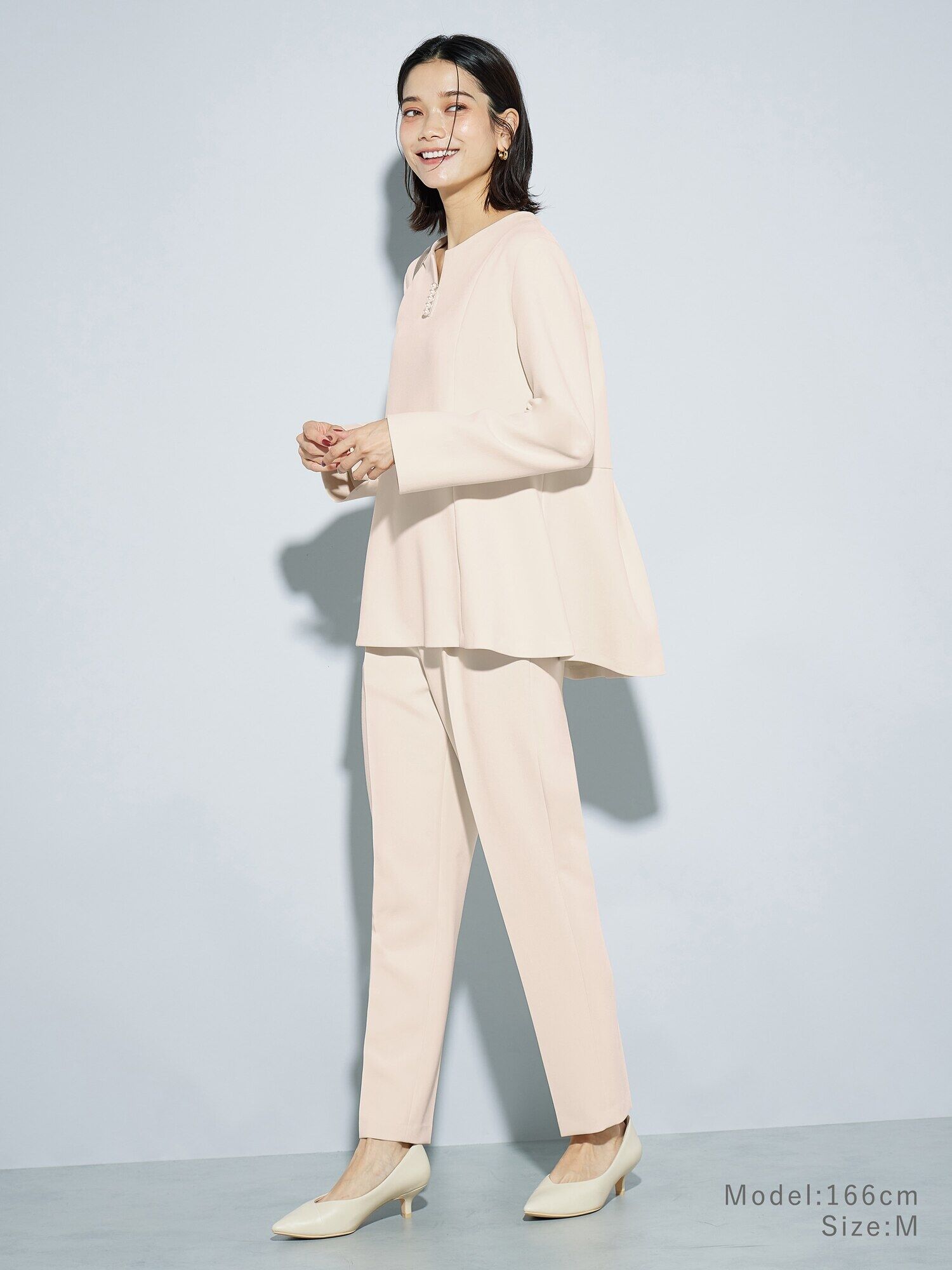 パールボタン付きのセットアップコーデ