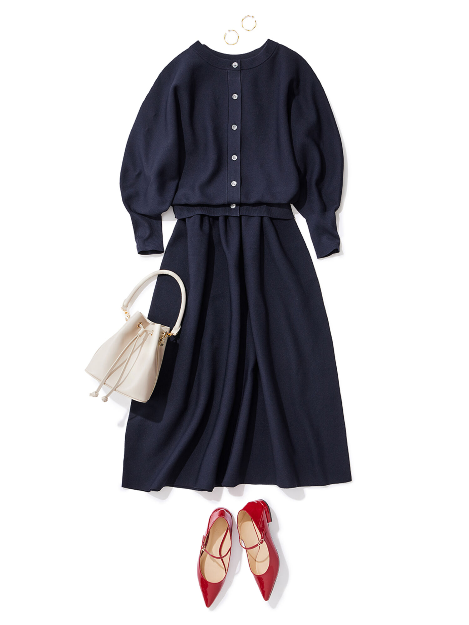 ボリュームスリーブのカーディガンにスカートを合わせた、Xラインコーデ