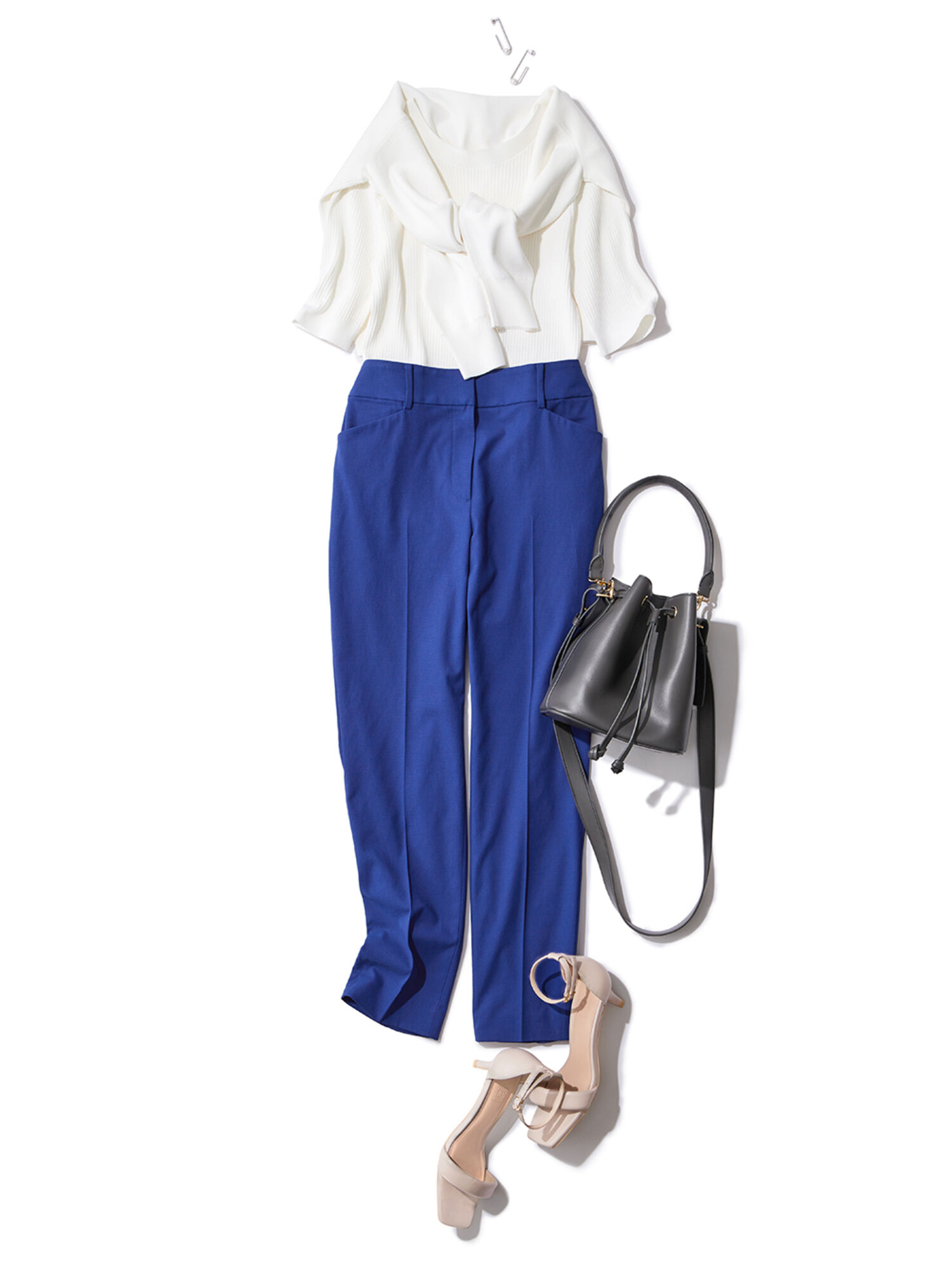 カーディガンを肩掛けしたIライン＆Yラインコーデ