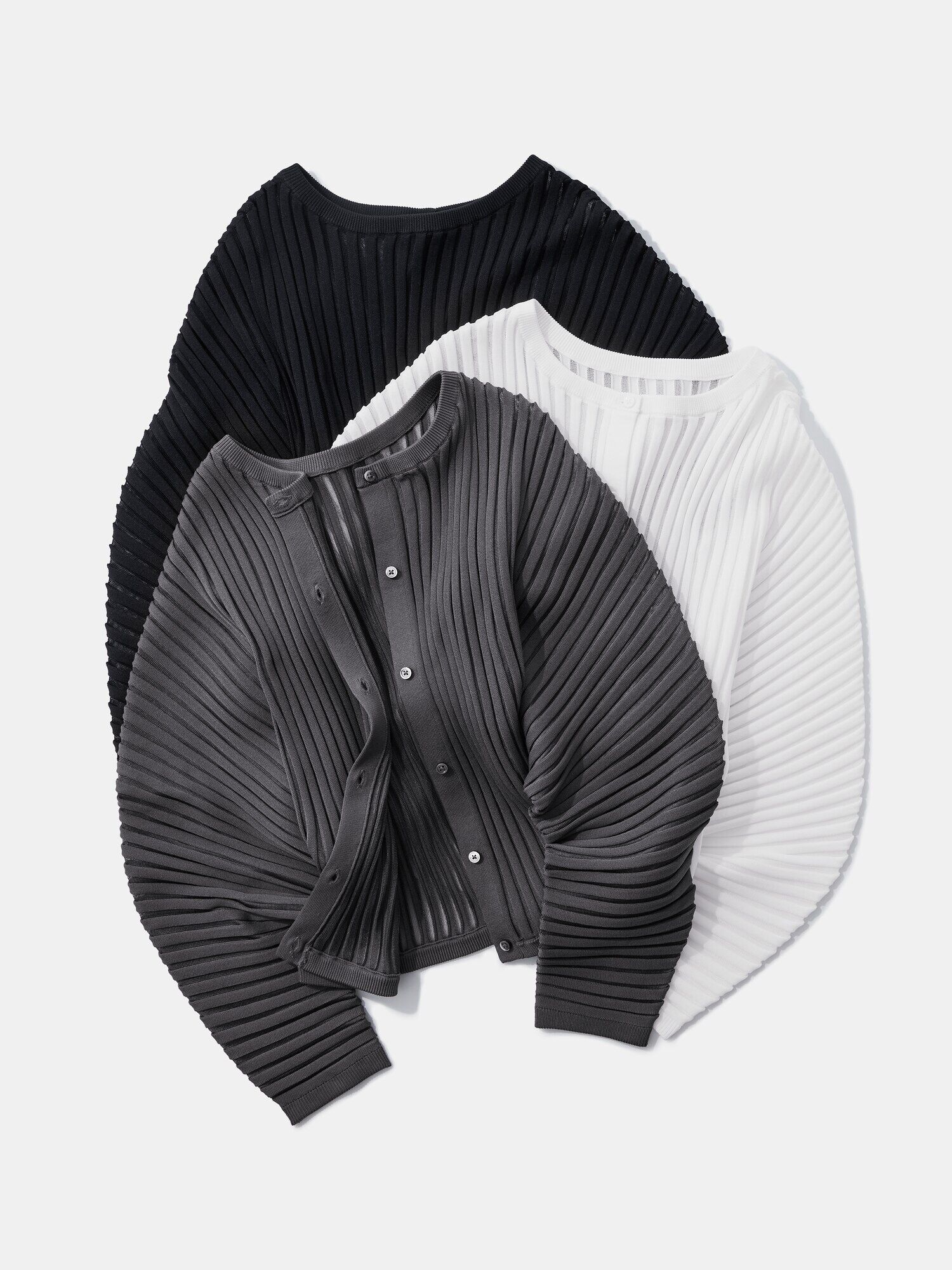 気温25度の時季に必須のカーディガン