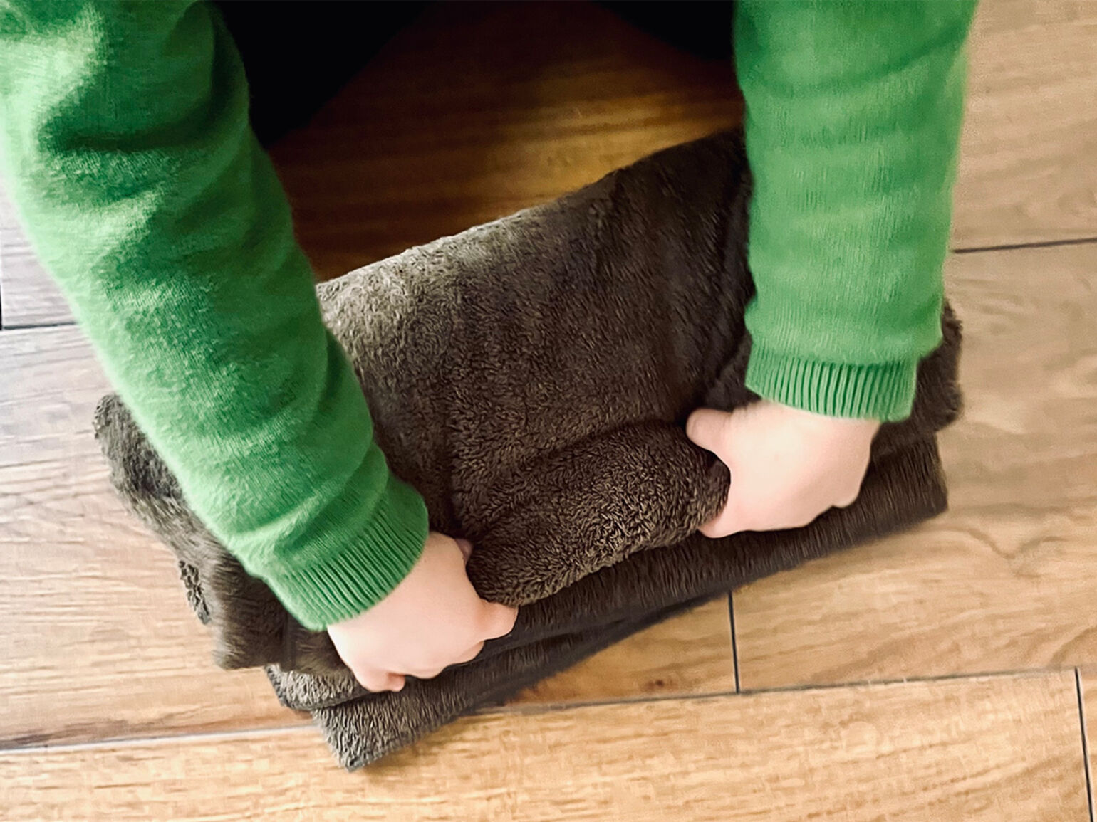 ニット・セーターの手洗いでの洗い方のイメージ写真④