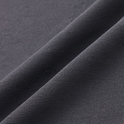 ニット・セーターの素材:化繊素材のニットのイメージ写真