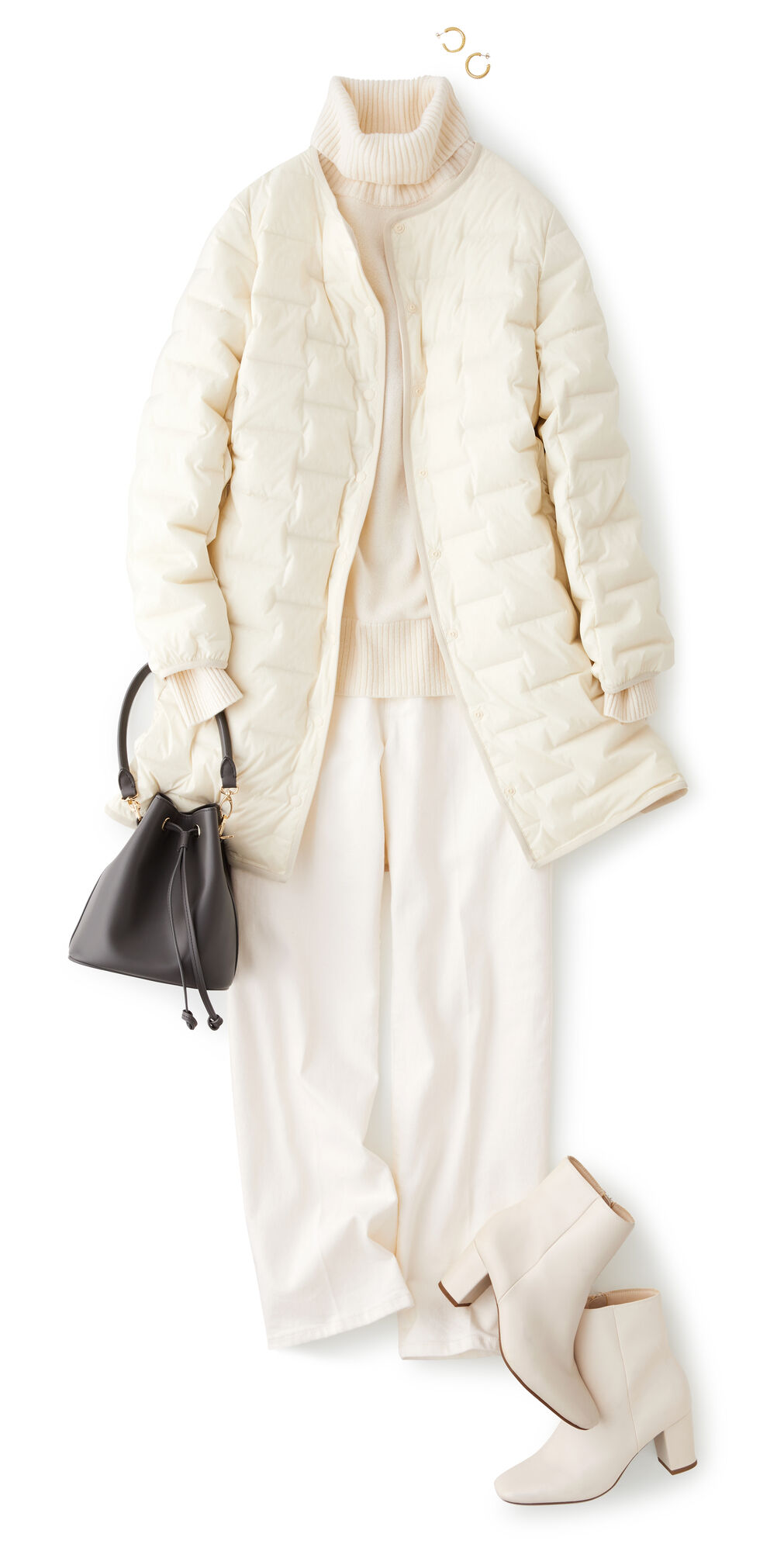 異素材をミックスして奥行きをプラスしたオールホワイトコーデのスタイリング写真