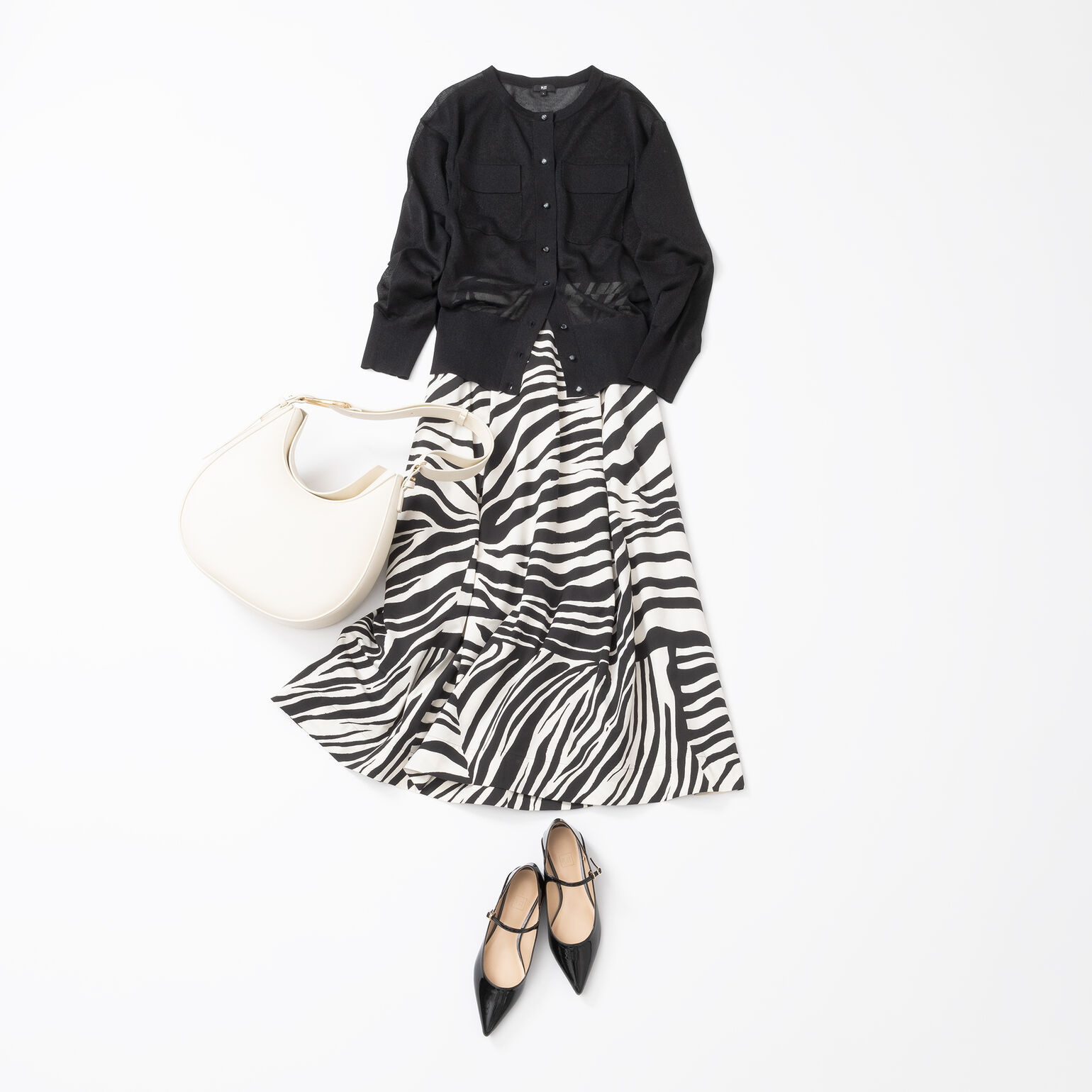 柄を使った夏のモノトーンコーデ