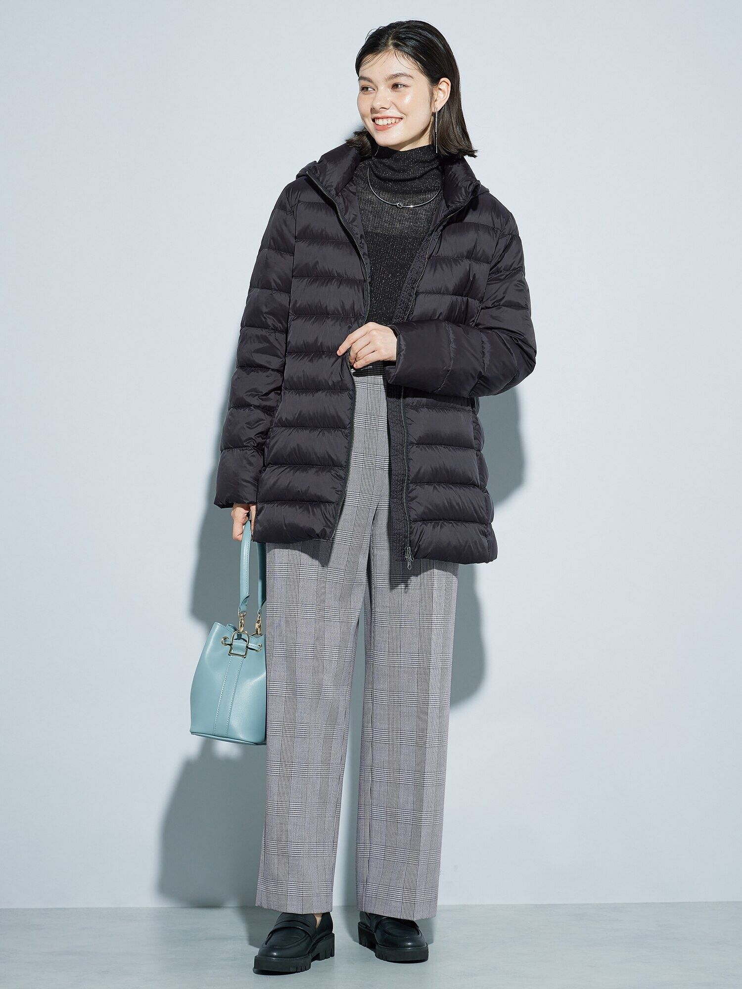 上品見え黒のロングダウンコーデ