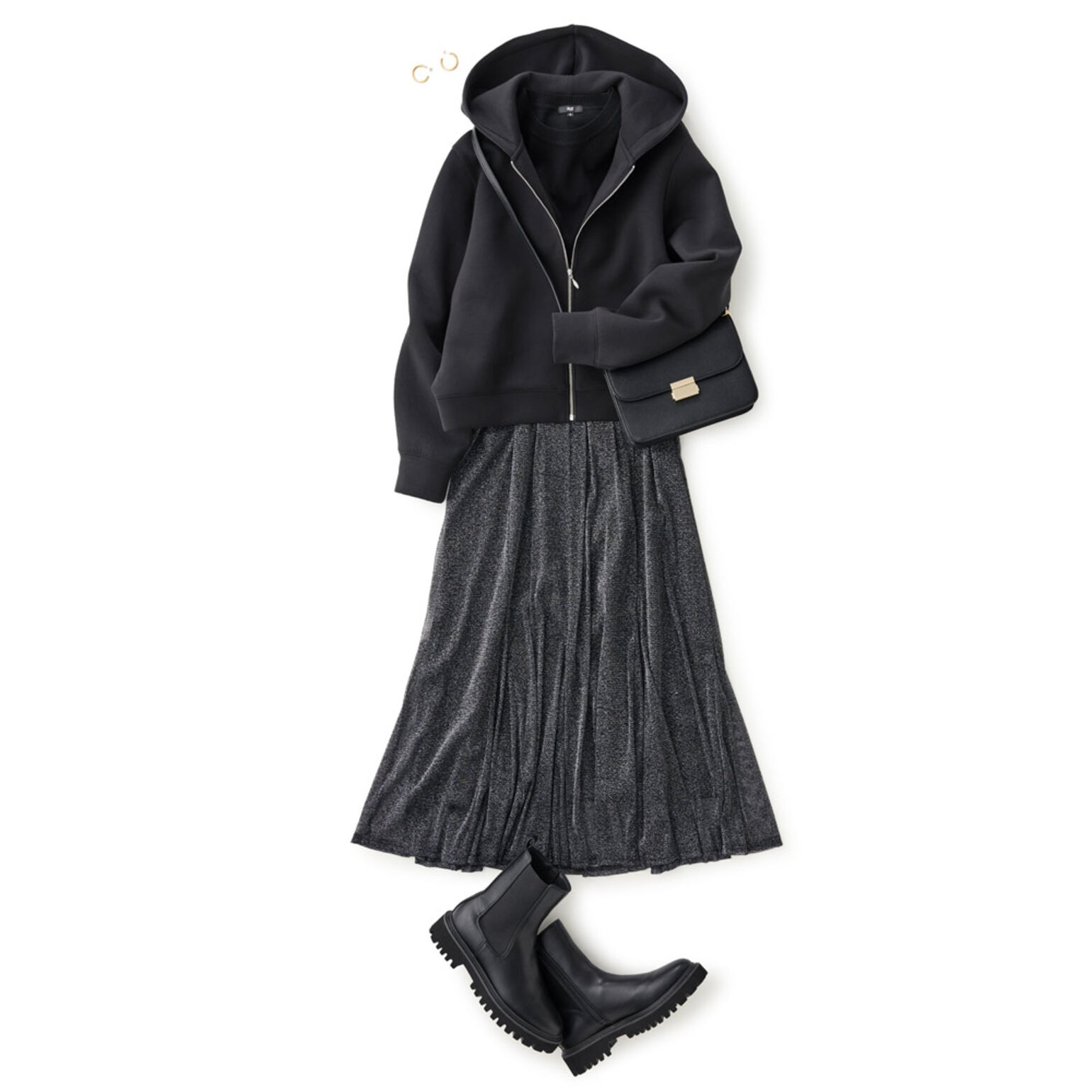 黒のラメスカートにパーカーを合わせたコーデ