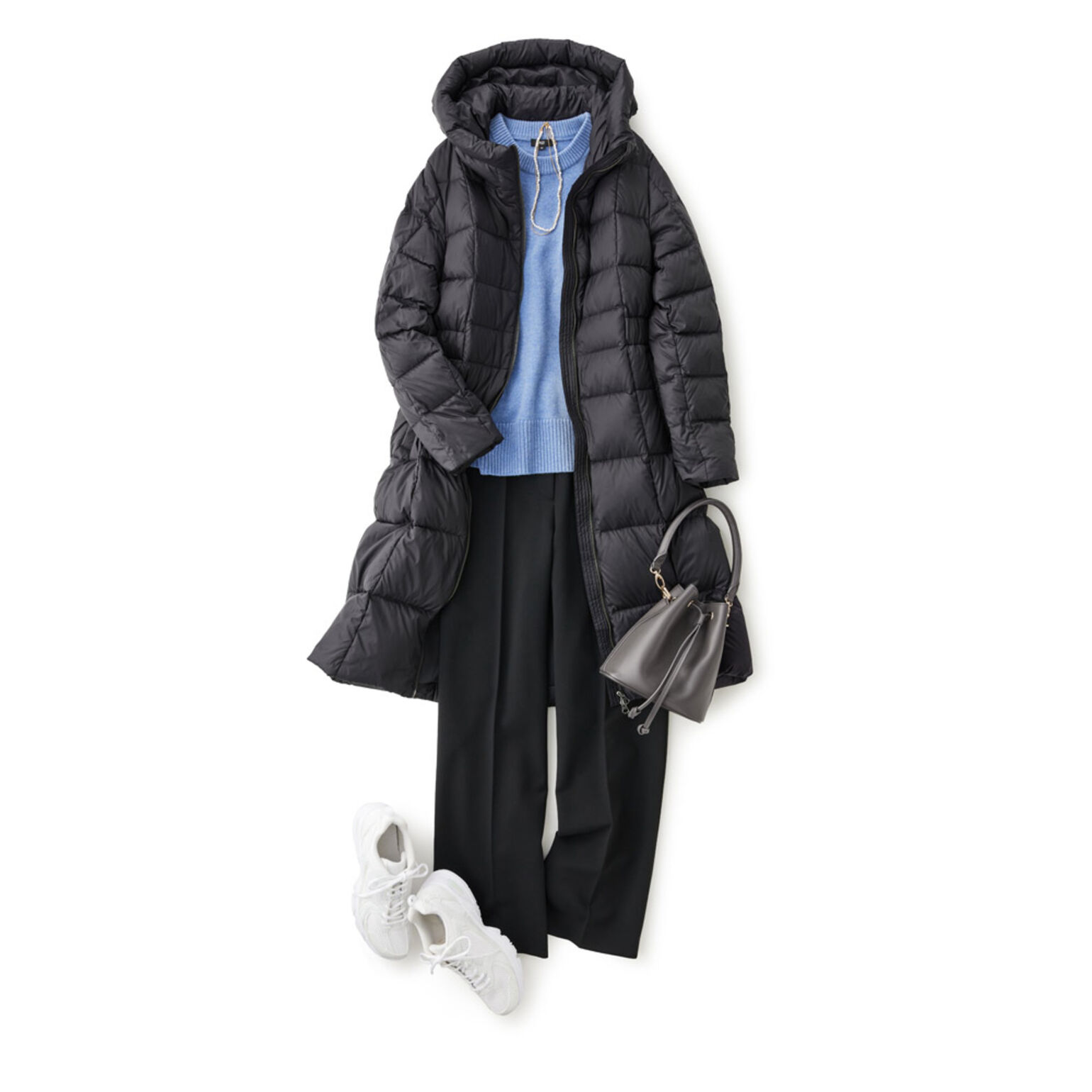 ブラックコーデの中に青を差したコーデ