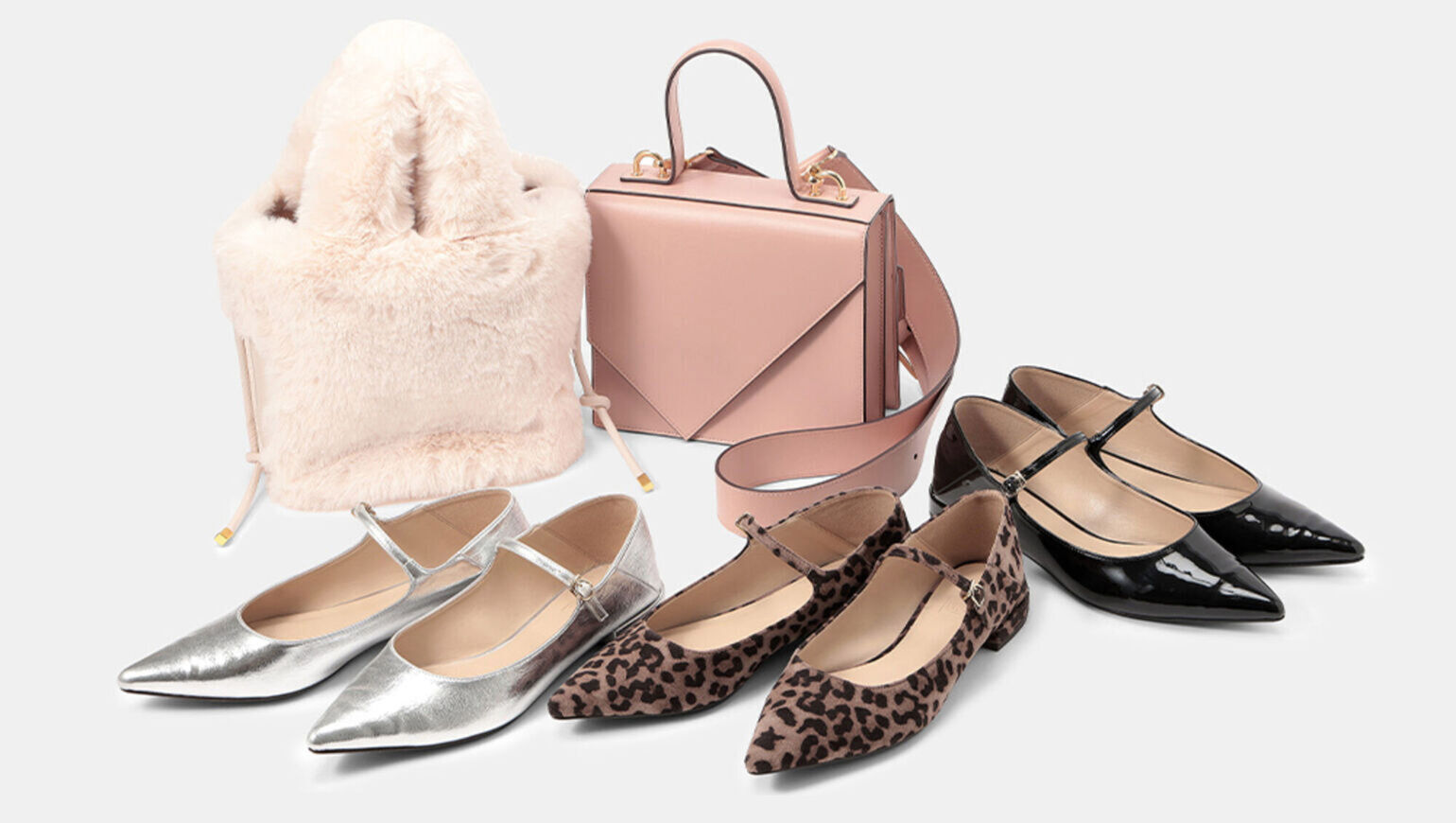 レディライクなシューズ、薄く小さめのバッグ