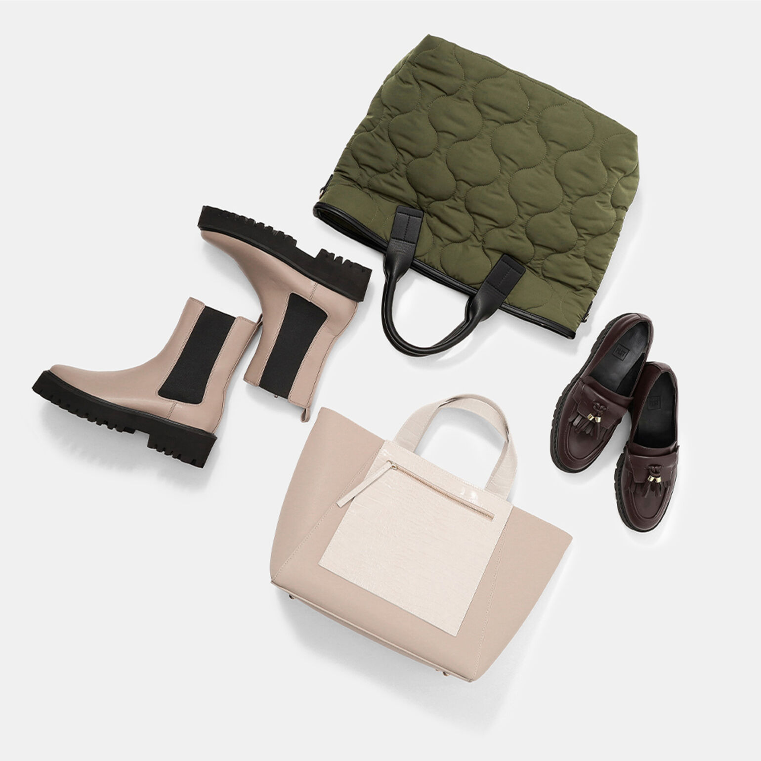 ボリュームのあるブーツ・ローファー、大きめのバッグ、キルティングバッグ