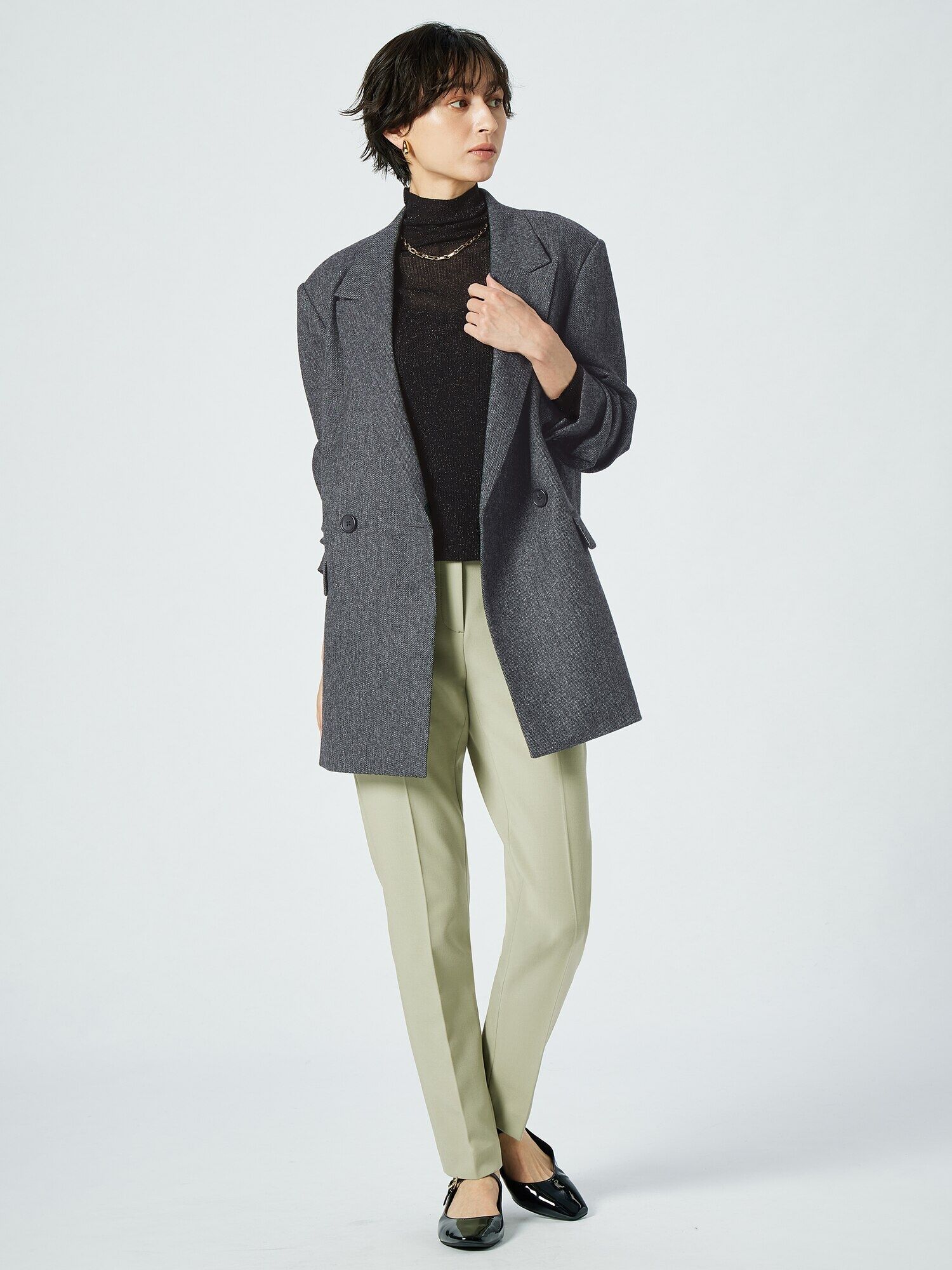 ダブルジャケットとシアーニット・スティックパンツを合わせたコーデ