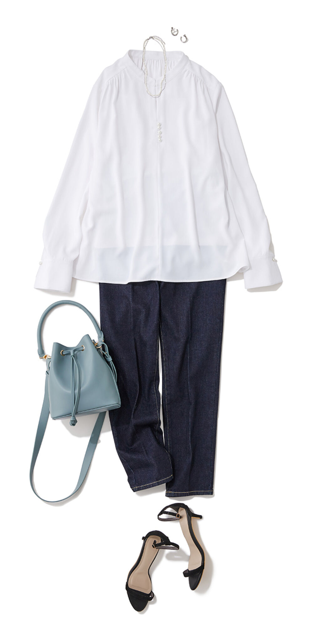 白シャツにデニムを合わせたコーデ