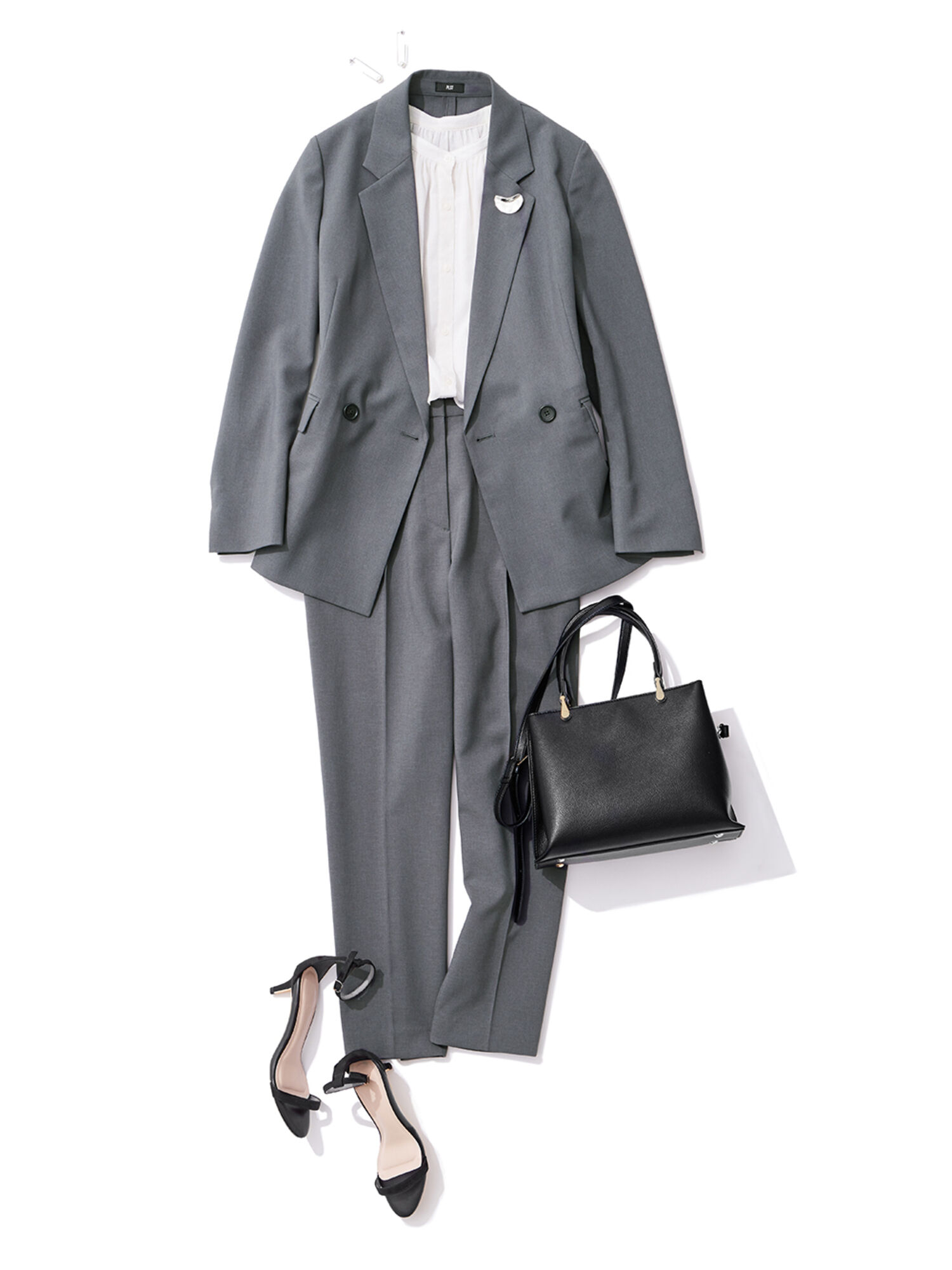 ダブルジャケットとセンタープレス入りパンツのスーツコーデ