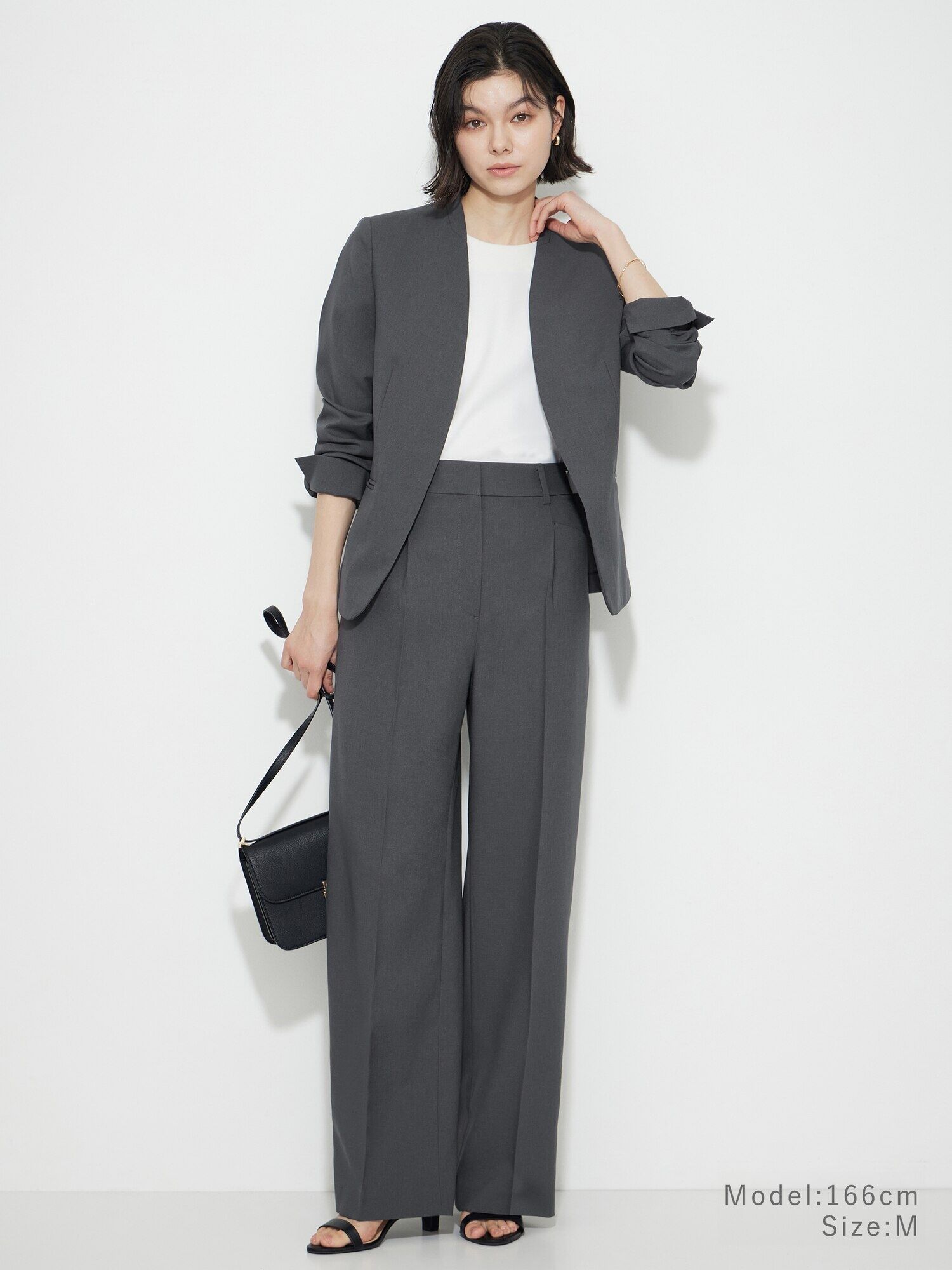 骨ストおすすめのノーカラージャケットとストレートパンツのセットアップコーデ