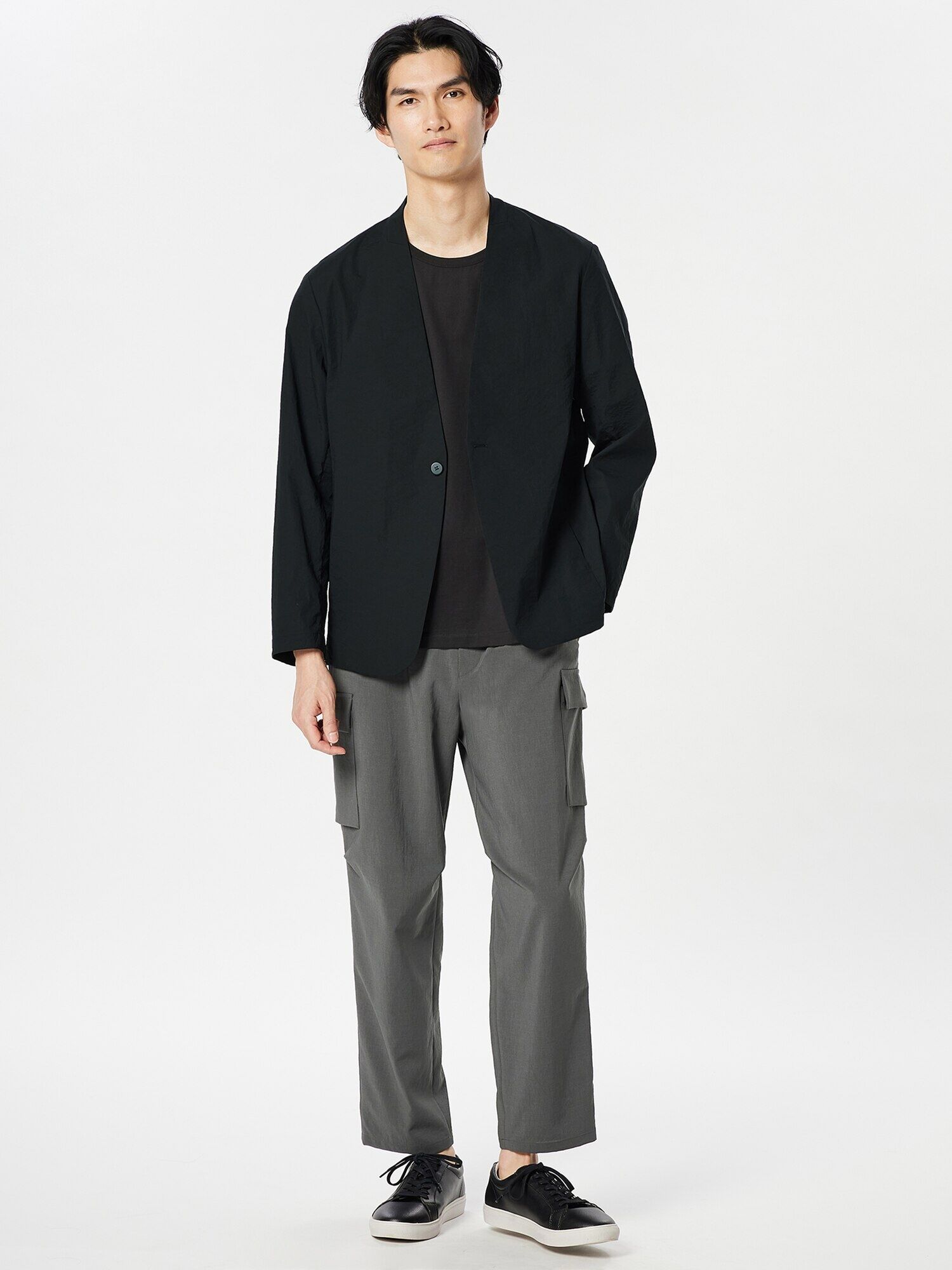 ジャケットにワイドパンツを合わせたコーデ