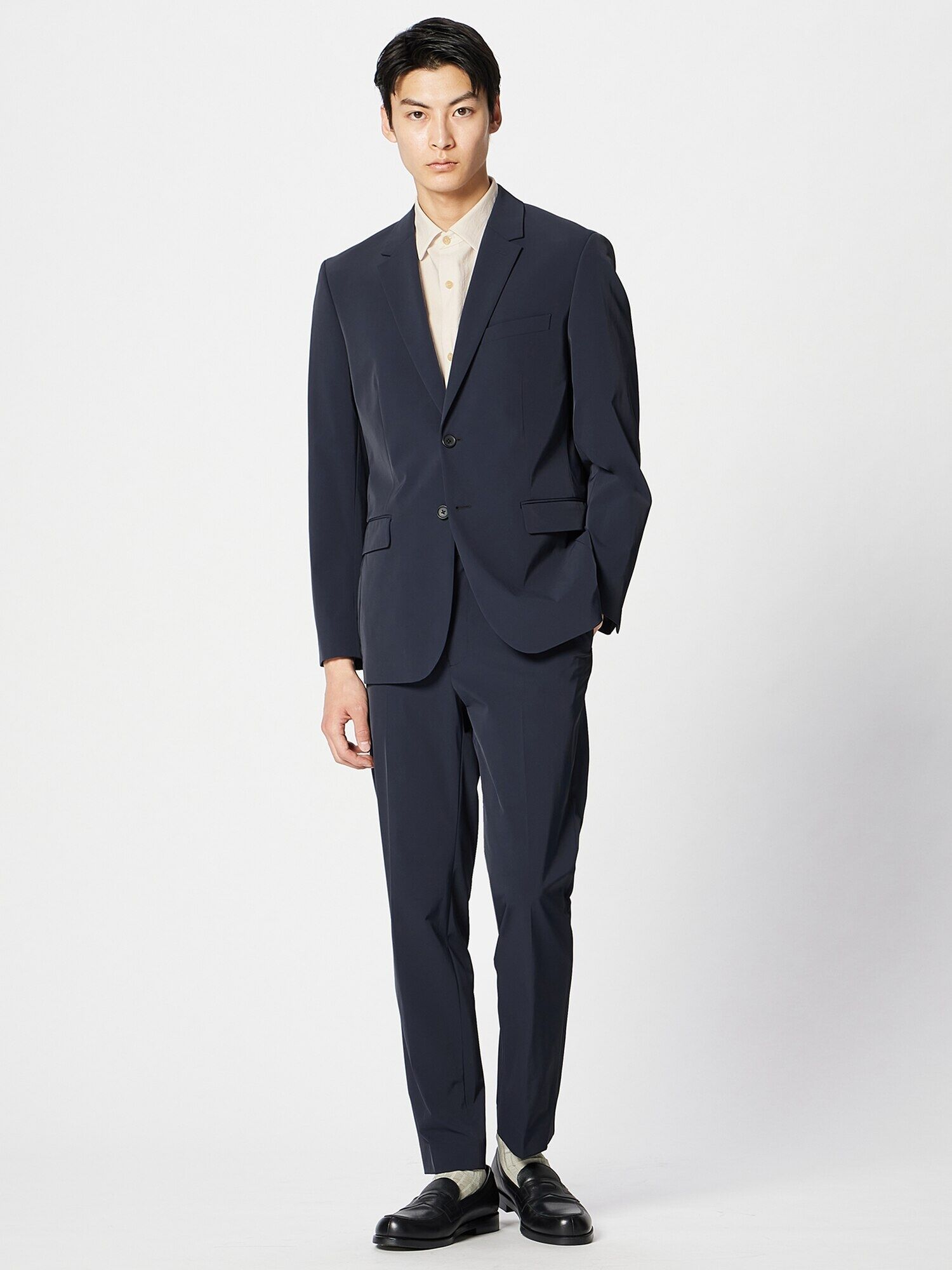 ネイビーのジャケットコーデ