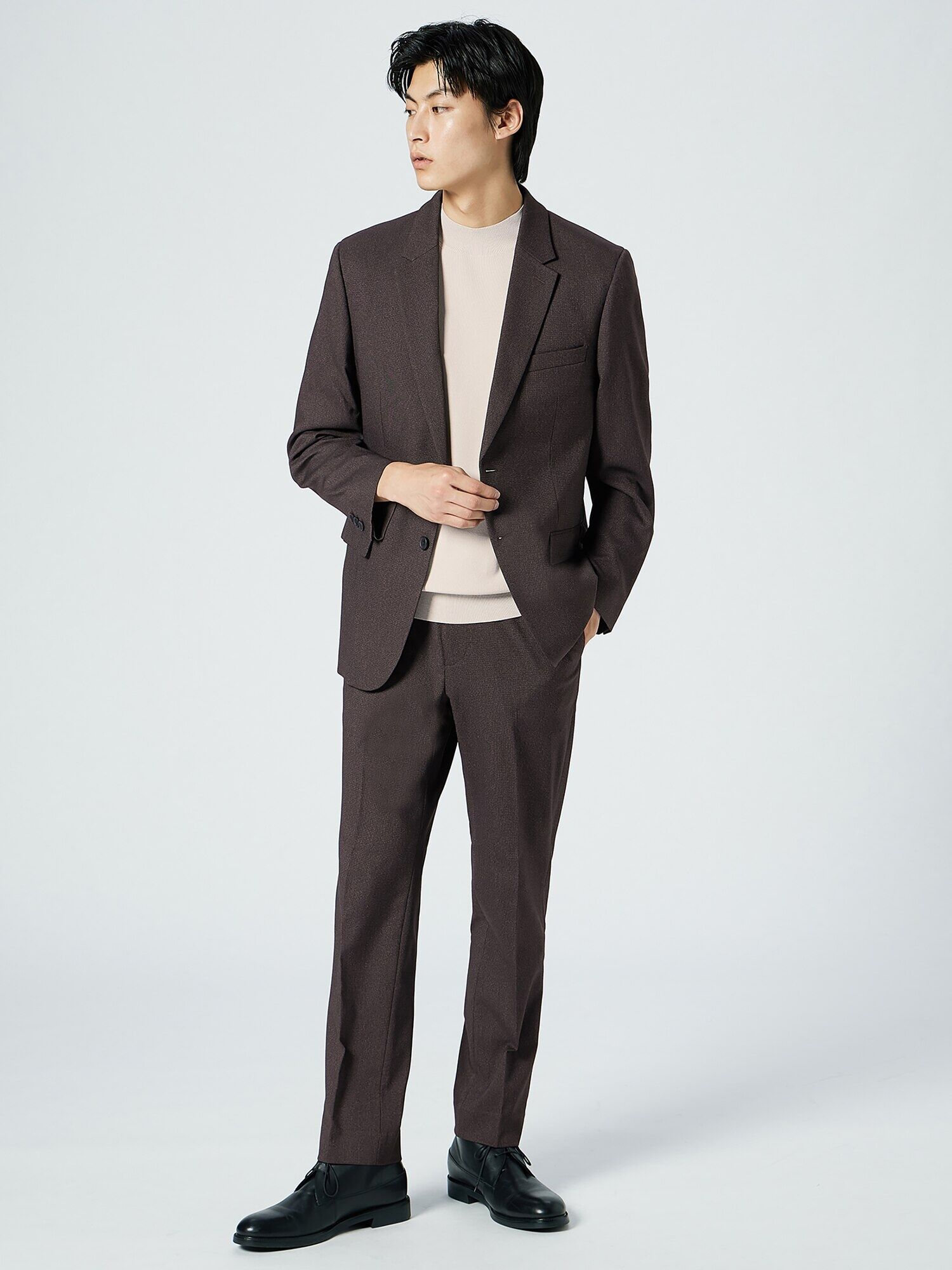 ブラウンのジャケットのコーデ