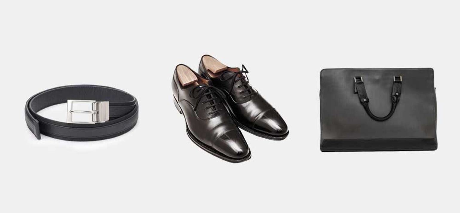 黒のカバンや靴