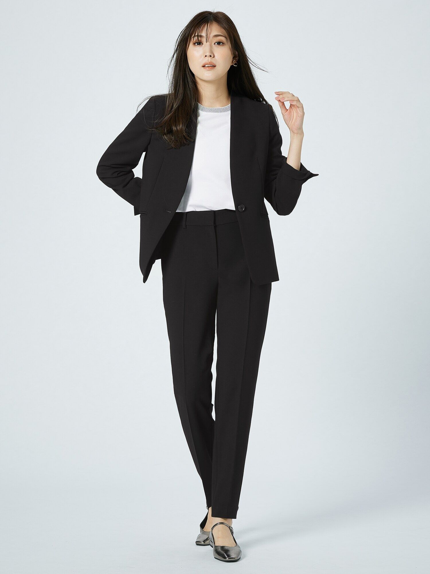 パンツスーツスタイル