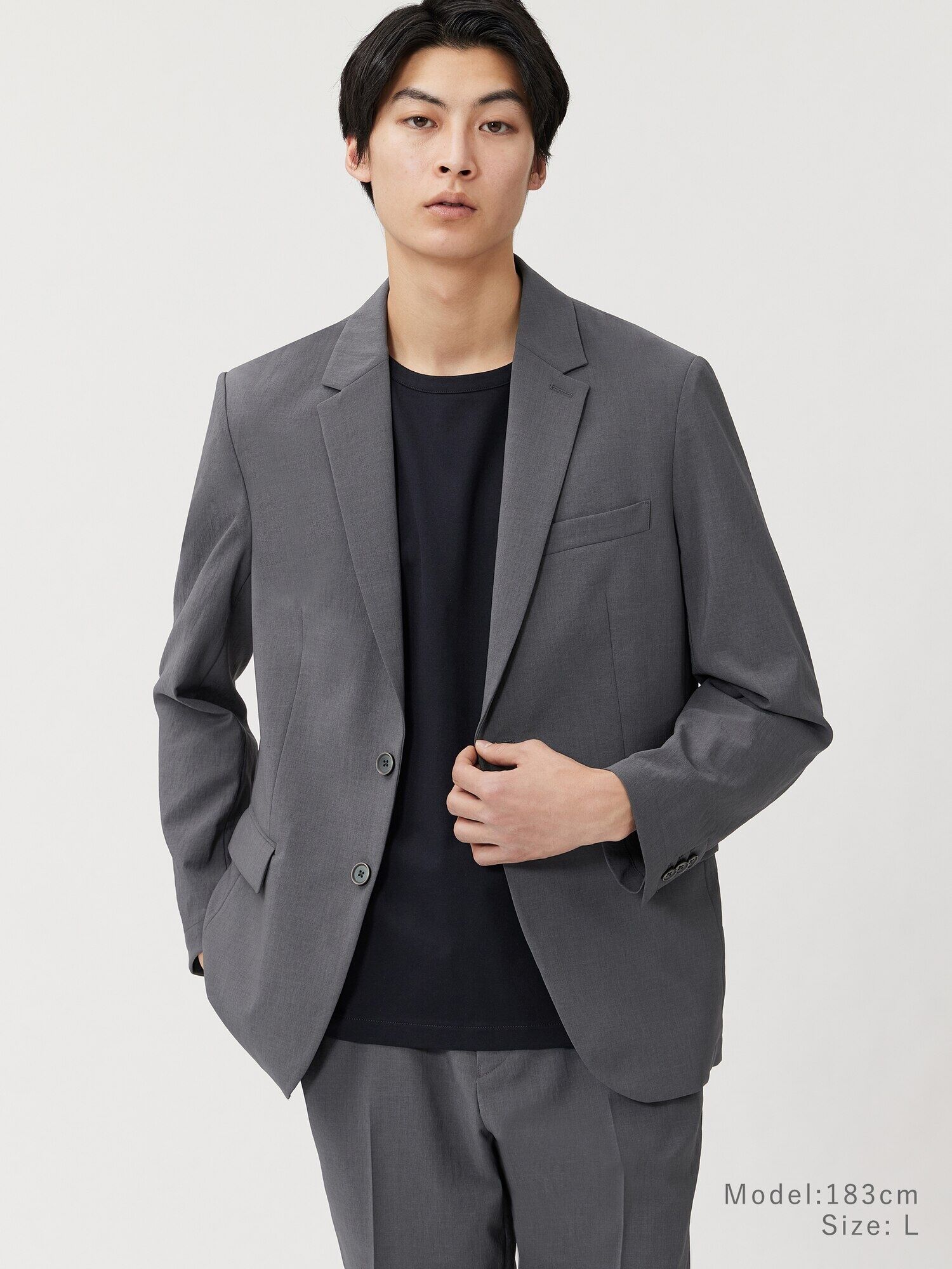 グレーのジャケットコーデ